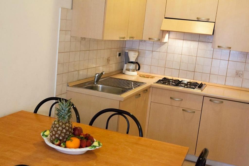 לוקה Giada Palace Apartments & Pool - Giada Palace Group מראה חיצוני תמונה