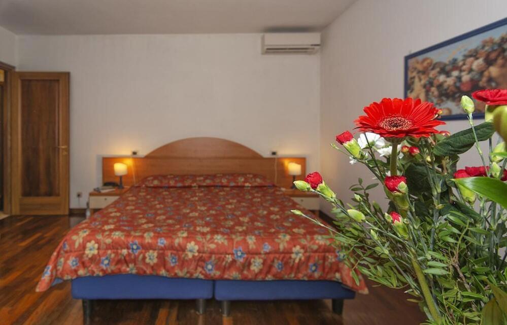 לוקה Giada Palace Apartments & Pool - Giada Palace Group מראה חיצוני תמונה